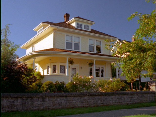 A picture of the Yellow House (10).