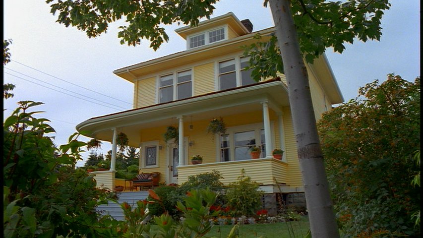 A picture of the Yellow House (21).