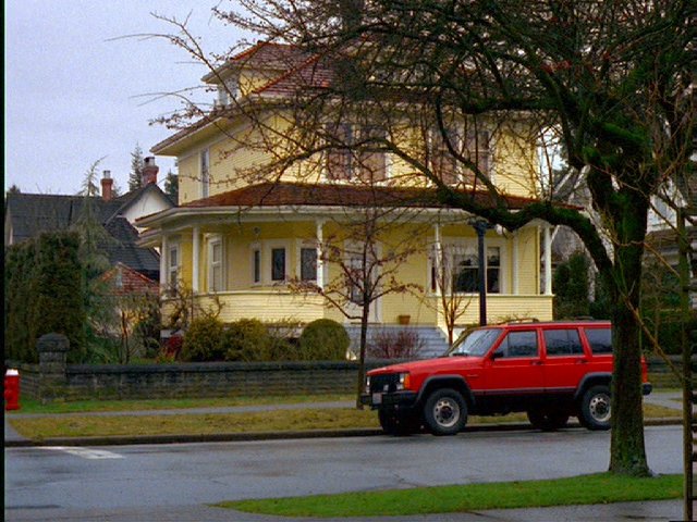 A picture of the Yellow House (8).