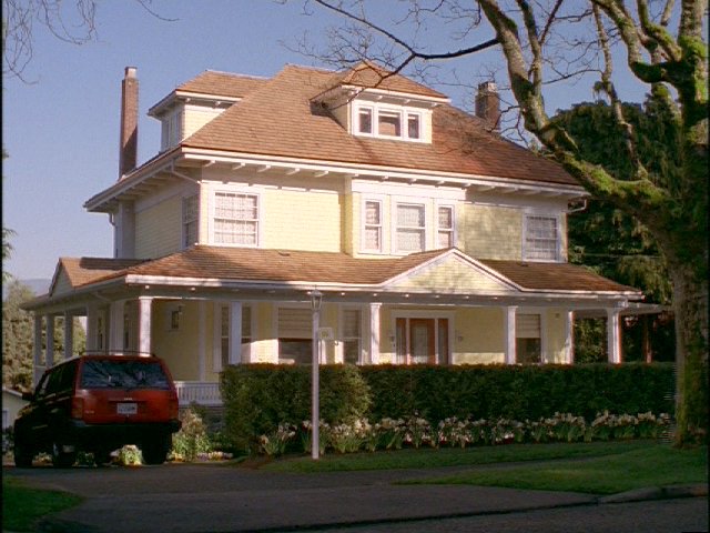 A picture of the Yellow House (9).